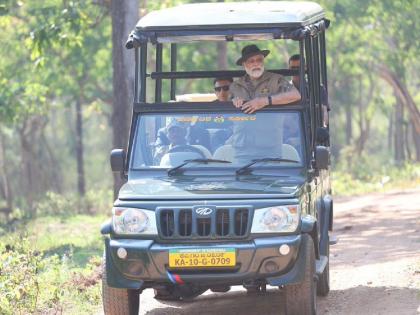 anand mahindra impressed with pm modi to see him taking a tiger safari in mahindra vehicle says this is the best pic from the pm s visit to bandipur | पीएम मोदींनी कर्नाटकात केली जंगल सफारी, आनंद महिंद्रांनी फोटो शेअर करुन म्हणाले...