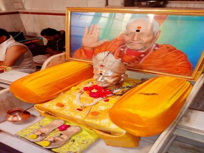 Celebration of Anandashram Swami Samadhi at Suregaon in the presence of 25 devotees | २५ भाविकांच्या उपस्थितीत सुरेगावला आनंदाश्रम स्वामी समाधी सोहळा उत्साहात साजरा