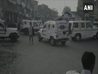 Terrorist attack on police station in Jammu and Kashmir; 1 policeman and two injured | जम्मू-काश्मीरमध्ये पोलीस पथकावर दहशतवादी हल्ला; १ पोलीस शहीद तर दोन जण जखमी