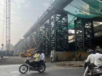 in mumbai connection of gokhale bridge in andheri by august 23 the spare parts of the girder have been submitted the connection work has started  | अंधेरीतील गोखले पुलाची जोडणी २३ ऑगस्टपर्यंत; गर्डरचे सुटे भाग दाखल, जोडणीचे काम सुरू 