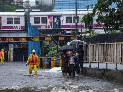 in mumbai due to heavy rains the planning of the municipal corporation has been failed criticism of administration | मुसळधार पावसामुळे महापालिकेचे नियोजन गेले पाण्यात; प्रशासनावर टीका