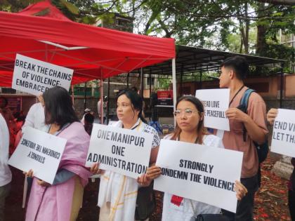 Narendra Modi also talks about Manipur along with Mann Ki Baat! Movement of Manipuri citizens in Pune | नरेंद्र मोदींनी मन की बातसोबत मणिपूरची देखील बात करा! पुण्यात मणिपुरी नागरिकांचे आंदोलन