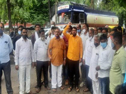 Farmers' organizations aggressive against insurance companies in Pune; Let's move the government | पुण्यात विमा कंपन्यांच्या विरोधात शेतकरी संघटना आक्रमक; सरकार हलवणारे आंद़ोलन करू