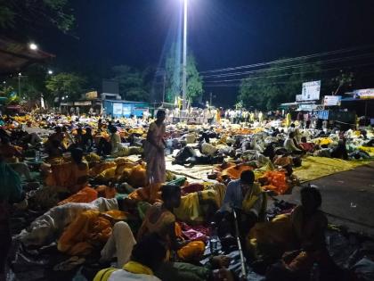 Around 3000 protesters spent the whole night sleeping on the street in Chandrapur District | ...अन् तीन हजार आंदोलकांनी अख्खी रात्र रस्त्यावर झोपून काढली!