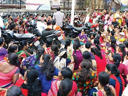 Front of Konkan Bhavan on Angagadh Sevikas | अंगणवाडी सेविकांचा कोकण भवनवर मोर्चा