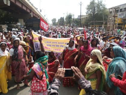 Election work for Anganwadi volunteers; Duty after court order | अंगणवाडीसेविकांना निवडणुकीचे काम; न्यायालयाच्या आदेशानंतरही ड्युटी