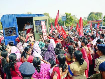 Jail Bharo movement of the Aanganwadi workers in Nagpur | नागपुरात अंगणवाडी कर्मचाऱ्यांचे जेलभरो आंदोलन