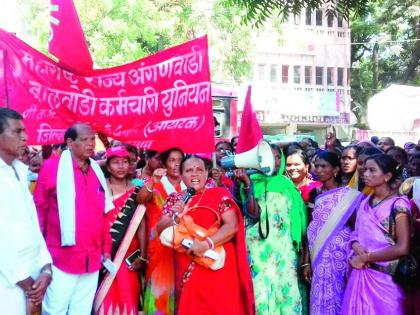 Anganwadi workers' rally in Malkapur! | मलकापूर येथे अंगणवाडी कर्मचार्‍यांचा मोर्चा!