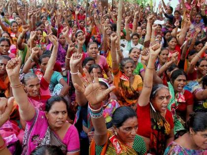 Notice of administration at the house of Anganwadi workers on strike to appear | Thane: हजर हाेण्यासाठी संपावरील अंगणवाडी सेविकांच्या घरावर प्रशासनाची नाेटीस