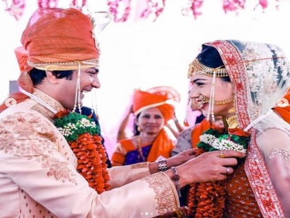 Have you seen these photos of Aniket Vishwasrao and Sneha Chavan's wedding ceremony? | अनिकेत विश्वासराव व स्नेहा चव्हाण यांच्या विवाह सोहळ्यातील हे फोटो पाहिलेत का?