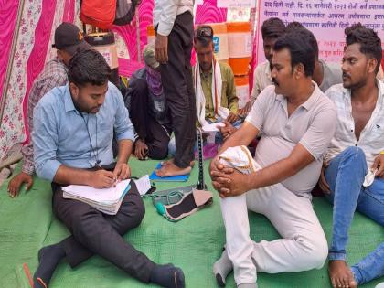 The health of hunger strikers in Khamgaon deteriorated. | खामगावातील उपोषणकर्त्यांची प्रकृती खालावली, रस्त्यासाठी बेलुरा येथील ग्रामस्थांचे बेमुदत उपोषण