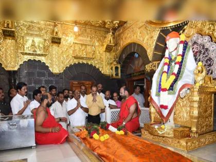 after ed summons shiv sena leader anil parab visit shirdi sai baba mandir and unlikely present before ed | Anil Parab: ईडीची नोटीस येताच अनिल परब शिर्डीत साई बाबांच्या चरणी; चौकशीला मात्र दांडी? 