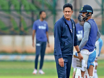Anil Kumble unhappy with Virat Kohli-led Team India's experiments, remains firm on MS Dhoni to bat at No. 4 | कोहलीच्या प्रयोगावर अनिल कुंबळे नाराज, चौथ्या क्रमांकासाठी 'या' खेळाडूला पसंती