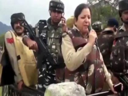 Anita Sharma, SSP Ramban, asking terrorists to surrender during the encounter in Batote town of Ramban district of Jammu Zone | दहशतवाद्यांच्या आत्मसमर्पणासाठी महिला पोलीस अधिकाऱ्याचे आवाहन, व्हिडीओ व्हायरल