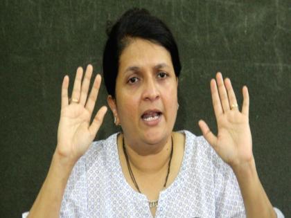 'They are eating money at every kilometer of the highway, the money received from toll goes directly to the companies of both Gadkari's sons Anjali Damania makes serious allegations | हायवेच्या कामात पैसा, टोलमध्येही घोटाळा; अंजली दमानिया यांचे आरोप