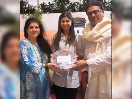 social media influencer ankita walawalkar malvani garhan for raj thackeray mns | Video: कंन्टेंट क्रिएटर अंकिता वालावलकर राज ठाकरेंच्या भेटीला; मनसेसाठी घातलं गाऱ्हाणं