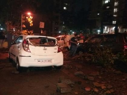 Water pipeline 'Explosion' In Borivli ! 12 vehicles damage due to water acceleration | बोरिवलीत जलवाहिनीचा 'स्फोट' ! पाण्याच्या वेगामुळे १२ वाहनांचे नुकसान