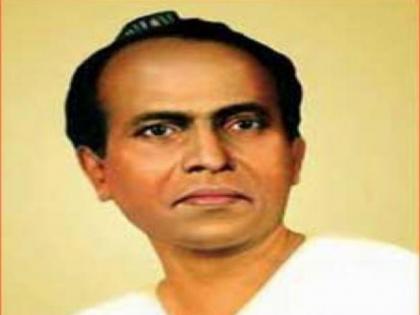 memorizing annabhau sathe on birth anniversary | आता वळू नका, रणि पळू नका, कुणी चळू नका...