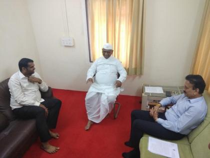 Water Resources Minister Girish Mahajan to meet Hazare again in Ralegan | अण्णांच्या भेटीसाठी जलसंपदामंत्री गिरीष महाजन पुन्हा राळेगणमध्ये