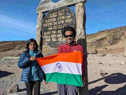 Class 5 student Antara Narute of Solapur reached the highest mountain in Africa | पाचवीत शिकणारी सोलापूरची अंतरा नरुटे पोहोचली आफ्रिकेतील सर्वात उंच पर्वतावर