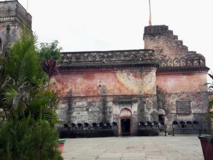 antariksh parshwanath jain temple opens after 42 years 98 year old sankalchand shah accepted the key | ४२ वर्षांनंतर उघडले अंतरिक्ष पार्श्वनाथ जैन मंदिर; ९८ वर्षीय साकरचंद शाहांनी स्वीकारली चावी