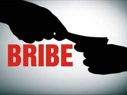 Crime against a journalist along with an assistant engineer of MSEDCL for bribery | महावितरणच्या लाचखाेर सहायक अभियंत्यासह पत्रकाराविरुध्द गुन्हा