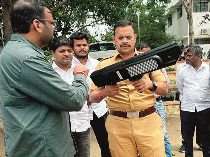 Use of modern drones with anti-drone guns and speakers by Chhatrapati Sambhajinagar Police | छत्रपती संभाजीनगर पोलिसांकडून अँटी ड्रोन गनसह स्पिकरही असलेल्या मॉडर्न ड्रोनचा वापर