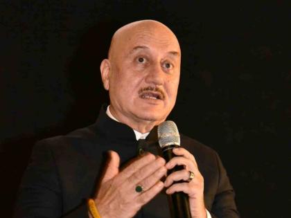 Anupam Kher reveals sometimes he feels not having own kid talks about step son sikander kher | स्वत:चं मूल नाही म्हणून अनुपम खेर यांना वाटते खंत, सावत्र मुलगा सिकंदरबद्दल म्हणाले...