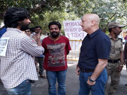 Anupam Kher's 'successful resign' at FTII | अनुपम खेर यांचा 'राजीनामा' नाही तर 'यशस्वी' माघार !