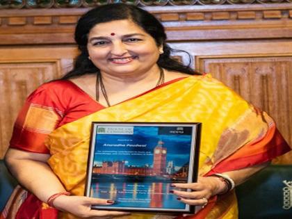 Anuradha Poudwal's honor in Britain's Parliament! | अनुराधा पौडवाल यांचा ब्रिटनच्या संसदेत सन्मान!