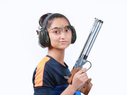 Anushka Patil of won 3 medals in Maharashtra State Shooting Championship | महाराष्ट्र राज्य शूटिंग चॅम्पियनशिप स्पर्धेत कोल्हापूरच्या अनुष्का पाटीलने पटकावली 3 पदके