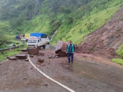 Rajapur city surrounded by flood waters landslide in Anuskura Ghat | राजापूर शहराला पुराच्या पाण्याचा वेढा; अणुस्कुरा घाटात दरड कोसळली Rajapur city surrounded by flood waters landslide in Anuskura Ghat | राजापूर शहराला पुराच्या पाण्याचा वेढा; अणुस्कुरा घाटात दरड कोसळली