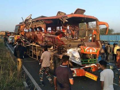 10 Sai devotees of Ambernath killed; Private bus-truck collision, 34 injured in the accident | अंबरनाथचे १० साईभक्त ठार; खासगी बस- ट्रकची टक्कर, अपघातात ३४ जखमी