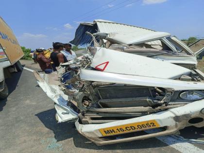 Head-on collision between ST bus, pickup vehicle; Killed on the spot | एसटी बस, पिकअप वाहनाची समोरासमोर धडक; एक जागीच ठार 