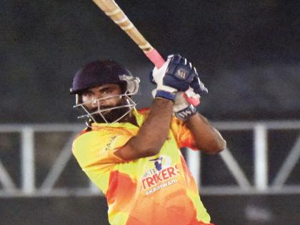 Lokmat Aurangabad Premier League: Shakti Strikers strike on debut to reach semi-finals | लोकमत औरंगाबाद प्रीमिअर लीग: शक्ती स्ट्रायकर्सने पदार्पणातच मारली उपांत्य फेरीत धडक