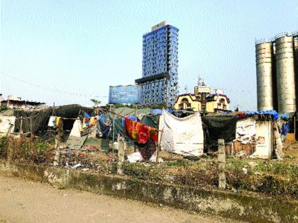 Administration failed to delete slums in APMC | एपीएमसीमधील झोपडपट्टी हटवण्यात प्रशासन अपयशी