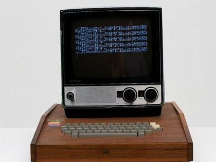 apple 1 computer up for sale on ebay at a whopping price of 1 75 million dollars | काय सांगता? तब्बल 12 कोटींना विकला जाणार अ‍ॅपलचा दुर्मिळ संगणक