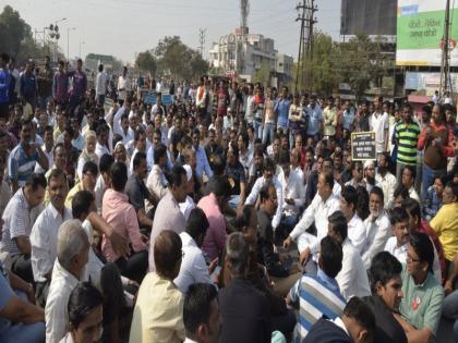 April, for the work of Parallel Road in Jalgaon | जळगावातील समांतर रस्त्याच्या कामाला एप्रिलचा मुहूर्त, जिल्हाधिका-यांनी दिले पत्र