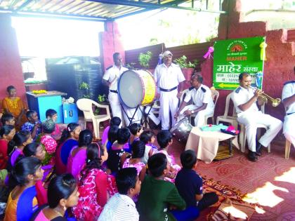 Ratnagiri: Visitation, support for the dependents, presentation of the band by the police | रत्नागिरी : आपुलकीची ओवाळणी, निराधारांसाठी उपक्रम, पोलिसांकडून बँडचे सादरीकरण