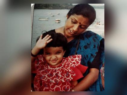 ratris khel chale fame marathi actress share her childhood photo on social media | आईच्या मांडीवर मस्ती करणाऱ्या 'या' मराठमोळ्या अभिनेत्रीला ओळखलं का? छोट्या पडद्यावर गाजवते अधिराज्य