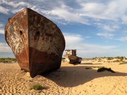 story of the deserted aral sea | आटून वाळवंट झालेल्या समुद्राची कहाणी!