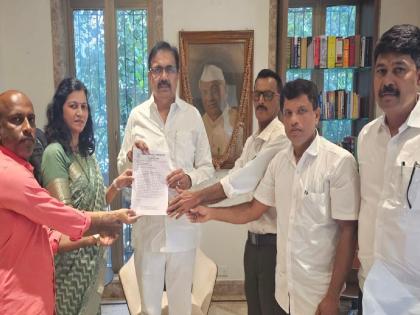 Give attention regarding the loan waiver of farmers in Sindhudurg district; Archana Pare-Parab gave a statement to Jayant Patil | सिंधुदुर्ग जिल्ह्यातील शेतकऱ्यांच्या कर्जमाफीबाबत लक्षवेधी मांडा; अर्चना पारे-परब यांनी दिले जयंत पाटील यांना निवेदन 