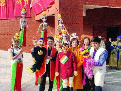 Dancers, Bolly Worlds' games around the world | ‘अर्धवटरावां’चा परदेशातही डंका, बोलक्या बाहुल्यांचे जगभरात खेळ