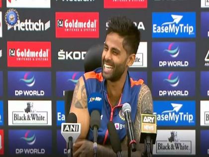 Are you saying KL Rahul should not play Suryakumar Yadav react on journalists question | Asia Cup 2022: "तुम्ही म्हणत आहात की के.एल राहुलने खेळू नये?, सूर्यकुमार यादवने घेतली पत्रकाराची फिरकी