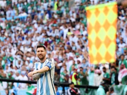 Fifa World Cup, ARG vs KSA : Saudi Arabia engineered the biggest upset yet over tournament's favourites Argentina, won by 2-1 | Fifa World Cup, ARG vs KSA : आशियाई संघाने अर्जेंटिनाला दाखवला इंगा! लिओनेल मेस्सीचा संघ बेक्कार हरला