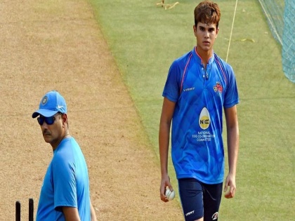 Sachin Tendulkar's son arjun tendulkar in Indian squad | सचिन तेंडुलकरचा मुलगा भारतीय संघात
