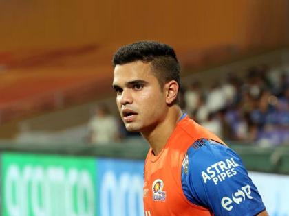 Arjun Tendulkar did not given single match in Mumbai Indians for IPL 2022 Bowling reveals the truth behind it | Arjun Tendulkar in IPL 2022: " Mumbai Indiansच्या संघातून खेळायचं असेल तर...."; अर्जुन तेंडुलकरबद्दल समोर आली नवी गोष्ट