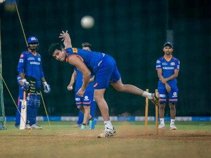 Syed Mushtaq Ali T20 :Arjun Tendulkar's 4-1-10-4 against Hyderabad at Jaipur today is the first ever instance of a player to take 3 or more wickets while bowling at 3 or lesser economy for Goa in a T20 match | संघ बदलताच खेळ उंचावला! Arjun Tendulkar ने गोवाकडून ऐतिहासिक कामगिरीचा पराक्रम केला