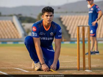 IPL 2021 : Right-arm medium pacer Simarjeet Singh will be replacing Arjun Tendulkar for the remainder of IPL2021 | IPL 2021 : अर्जुन तेंडुलकरच्या जागी मुंबई इंडियन्सनं दिल्लीच्या गोलंदाजाला घेतलं ताफ्यात; जाणून घ्या नेमकं काय घडलं