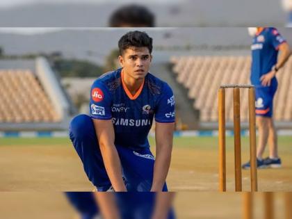 After warming Mumbai Indians bench for two IPL seasons, Arjun Tendulkar ignored for Mumbai’s squad for Ranji Trophy knockouts | Arjun Tendulkar : Mumbai Indians ने IPL 2021-22 बाकावर बसवून ठेवले अन् आता अर्जुन तेंडुलकरला मुंबईच्या रणजी संघातूनही वगळले 